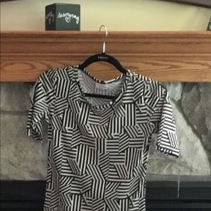 BNWT! XS LuLaRoe Gigi Black and White abstract!